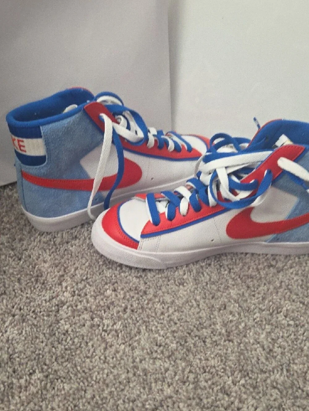 Nike  High-Top Sneakers in White, Red & Blue